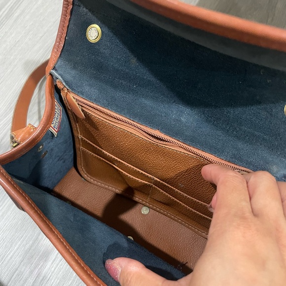 Vintage Dooney & Bourke Medium Lockhart Flap Bag Navy with British Tan Trim - Picture 6 of 10